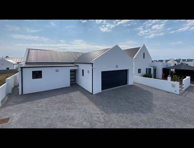 4 BEDROOM HOUSE FOR SALE IN BRITANNIA BAY